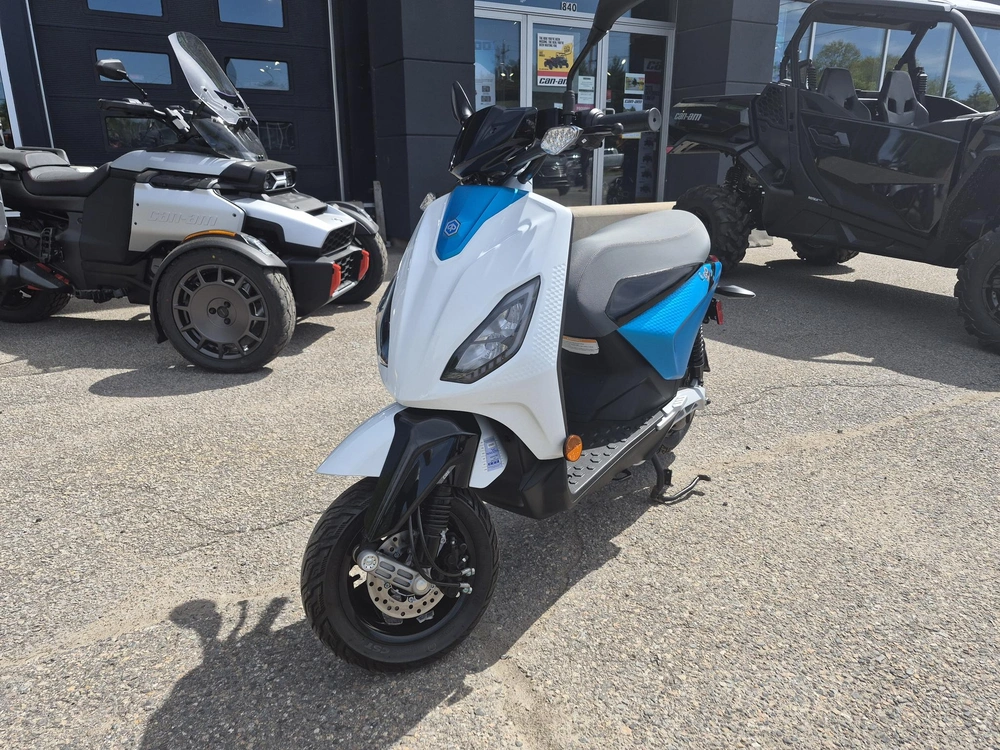 2022 Piaggio Piaggio 1 Active My22 Artic Mix Whiteaur alt