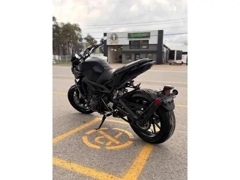 2018 Yamaha MT-09 thumbnail 6