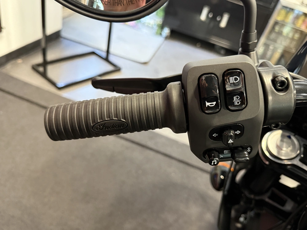 2026 Indian Motorcycle Sport Chief Rt alt