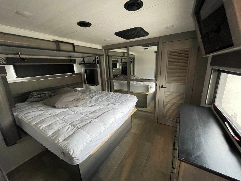 2022 Keystone RV Montana thumbnail 19