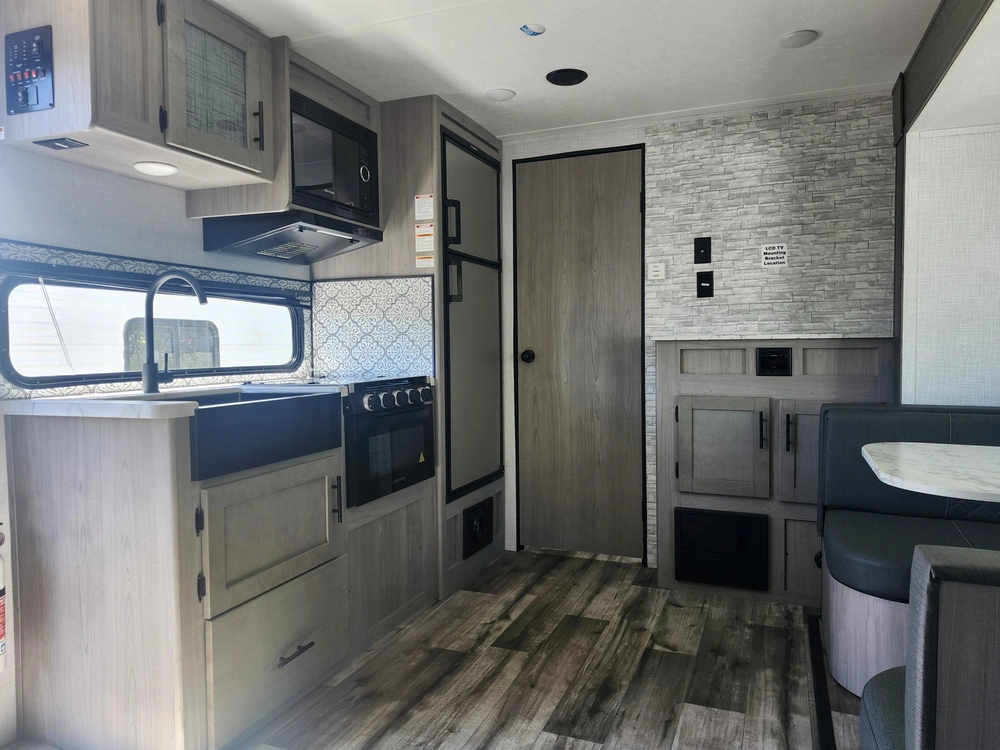Keystone Rv Coleman 1855 Rb 2022 alt