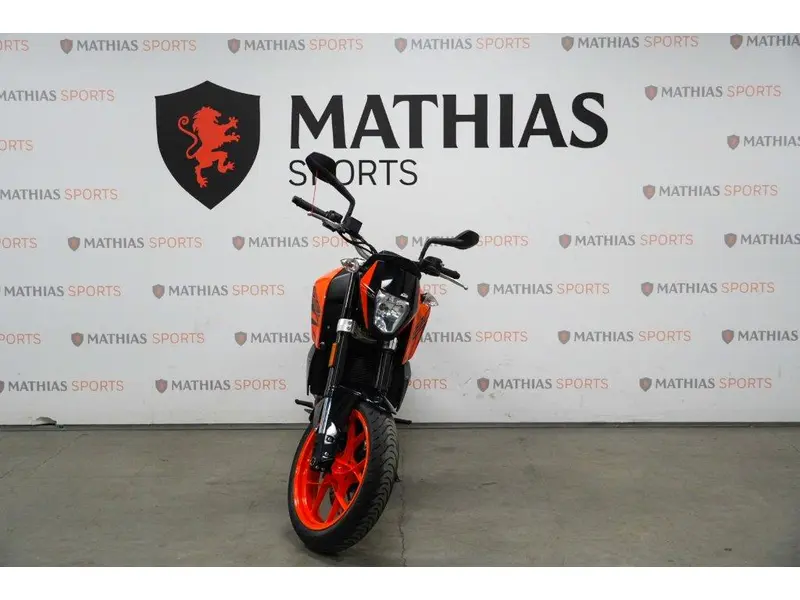 2018 KTM 690 DUKE thumbnail 3