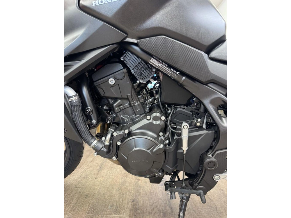 2025 Honda Cb750 alt