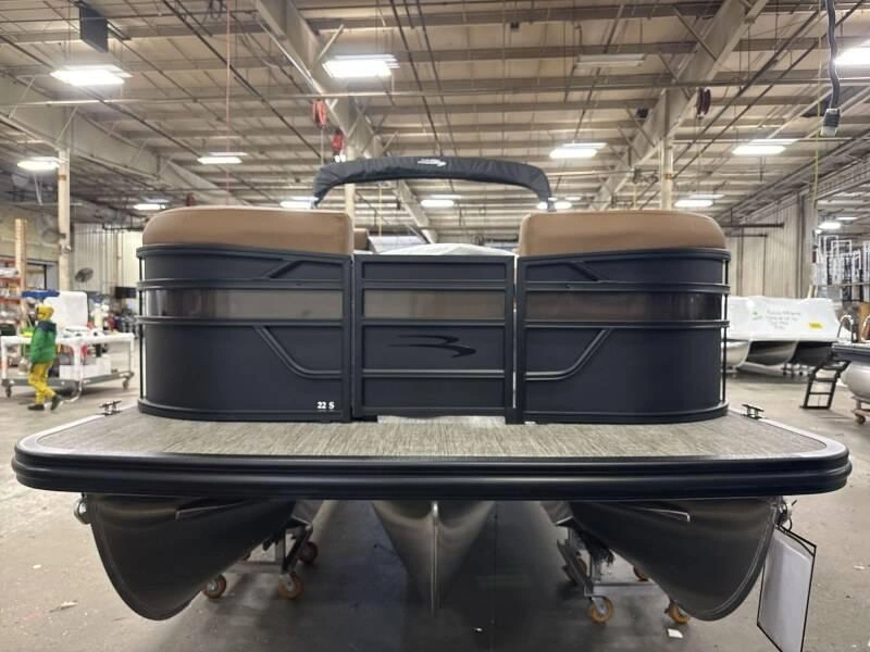 Bennington Marine 22s Swingback Luxe 3t Noir Mat 2026 alt