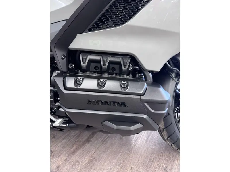 2026 Honda Gold Wing Tour thumbnail 9
