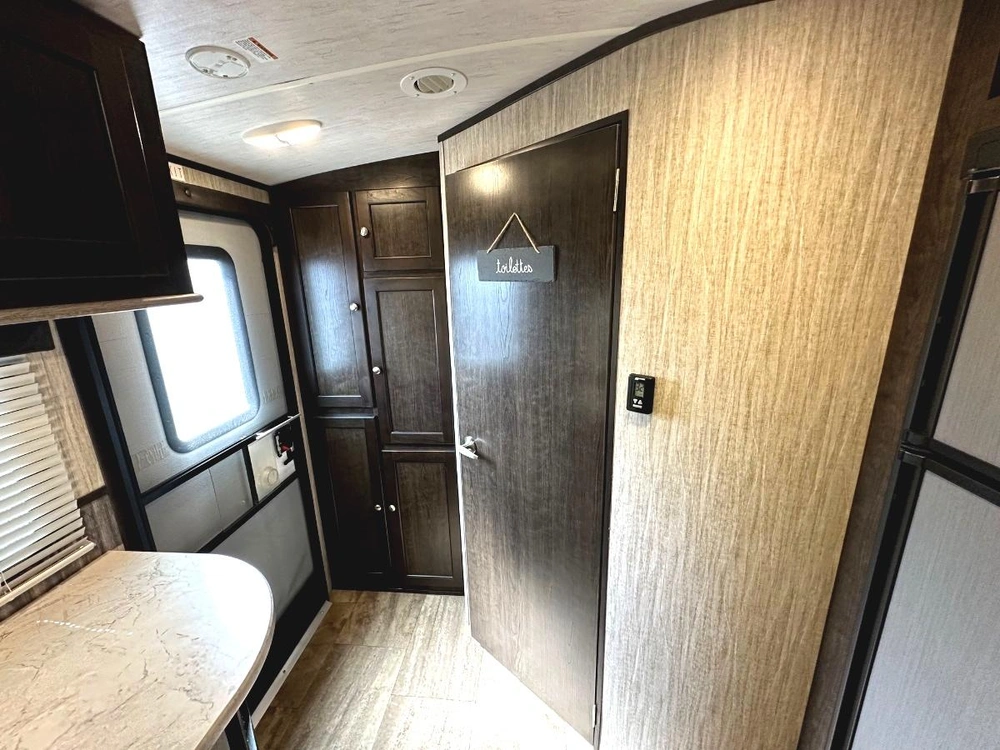 2018 Cruiser Rv Shadow Cruiser 225rbs alt