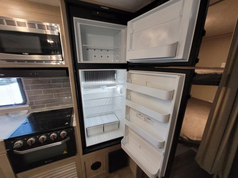 Coachmen Freedom Express 238bhs 2021 alt