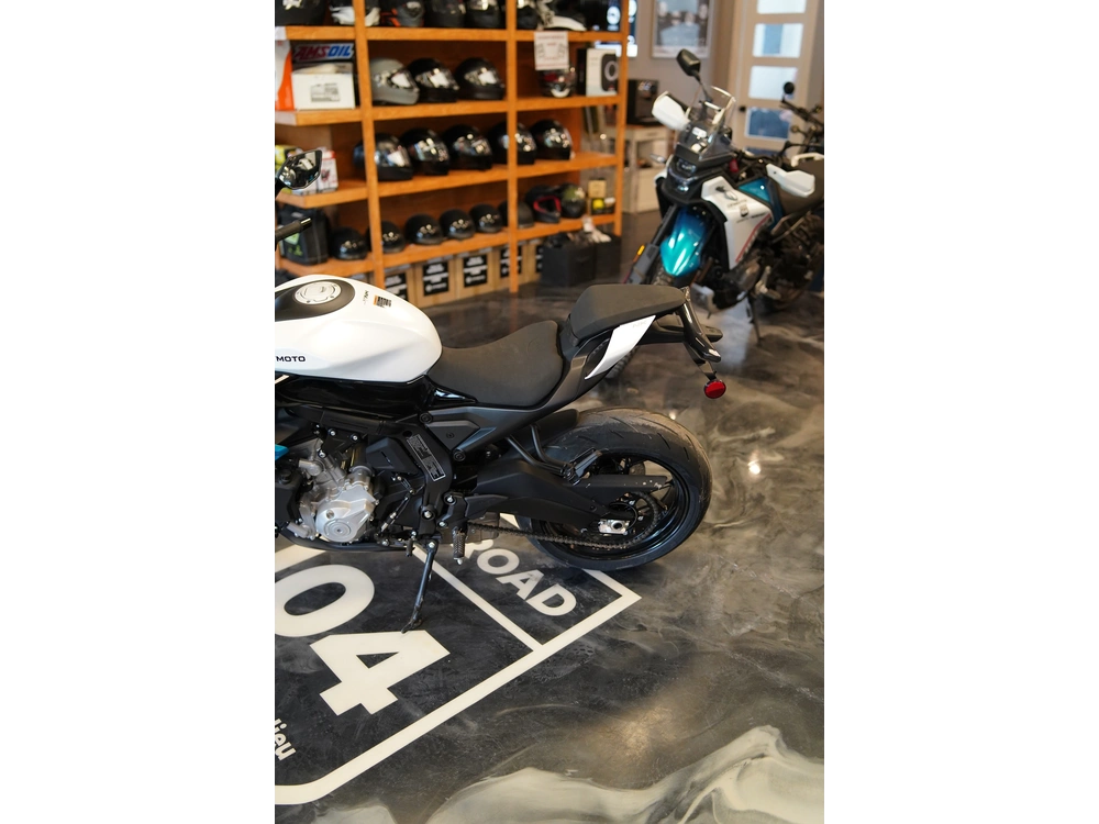 2026 Cfmoto 675 Nk alt