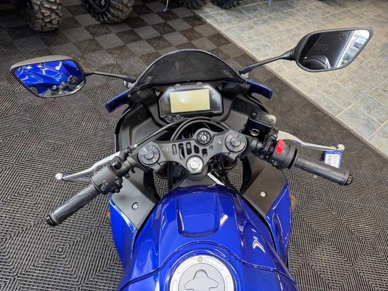 2023 Yamaha Yzf-r3 alt