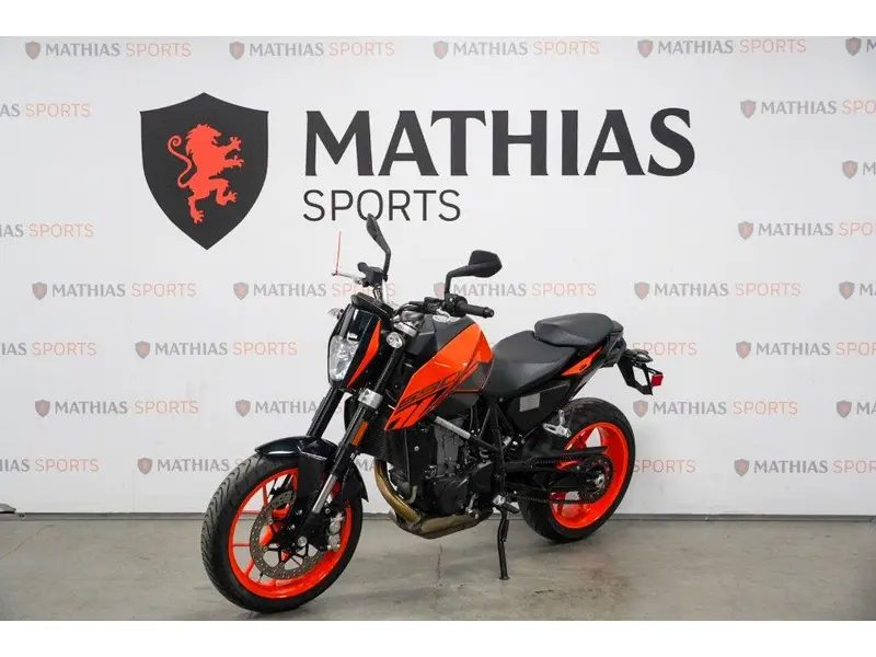 2018 KTM 690 DUKE thumbnail 4