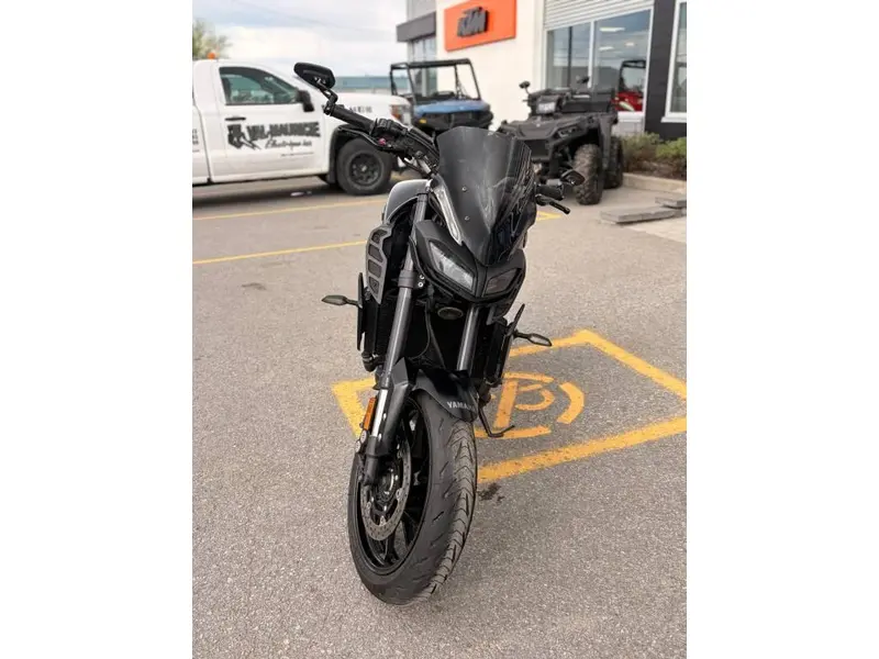 2018 Yamaha MT-09 thumbnail 3