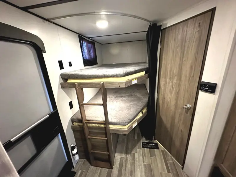 2020 Crossroads RV 280BH ZINGER thumbnail 12