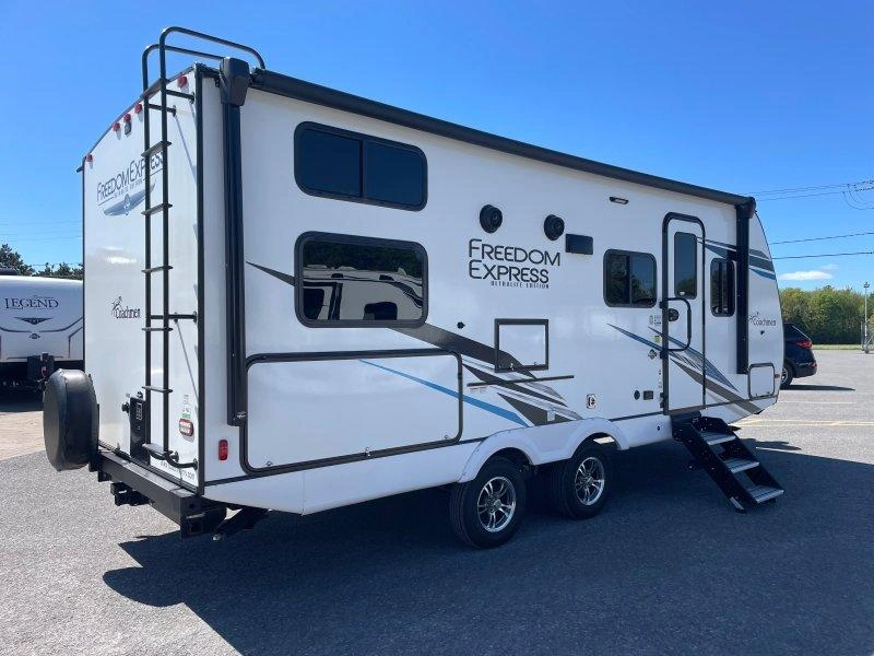 Coachmen Freedom Express 238bhs 2022 alt