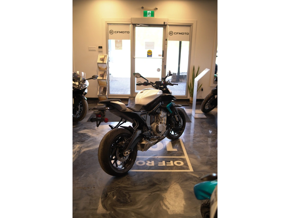 2026 Cfmoto 675 Nk alt