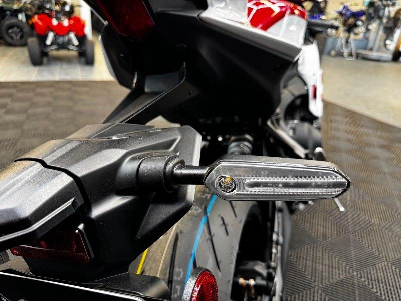 Yamaha Yzf-r9 70e Anniversaire 2026 alt