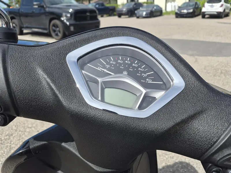2023 Piaggio LIBERTY IGET 50 BLACK 79/A CAN. MY23 thumbnail 5