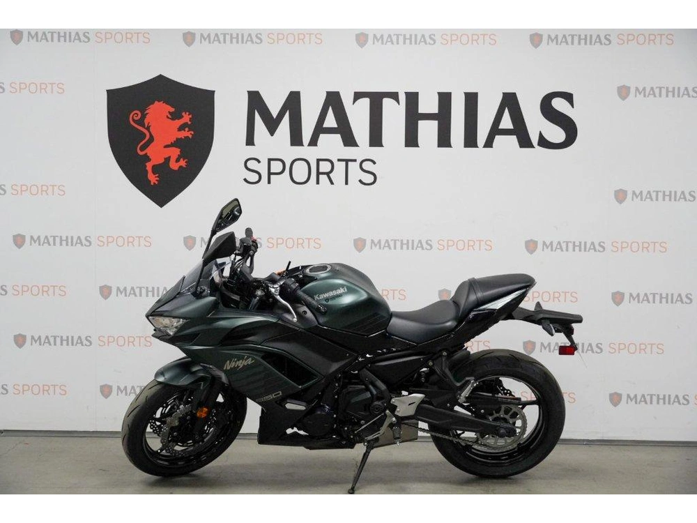 2025 Kawasaki Ninja 650 alt