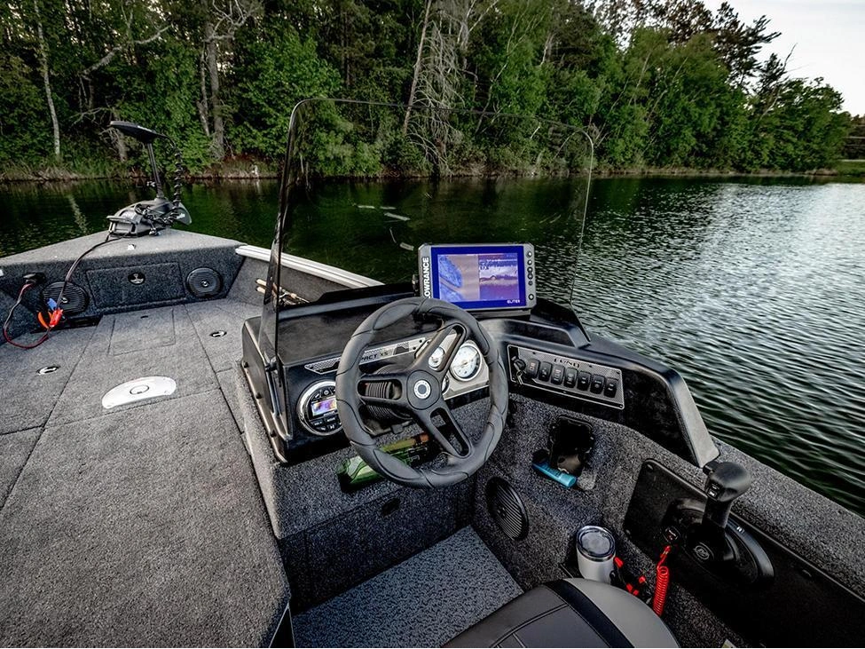 2025 Lund Boat Co 1775 Impact Xs alt