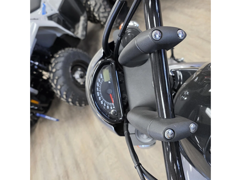 2017 Suzuki Boulevard M50 alt