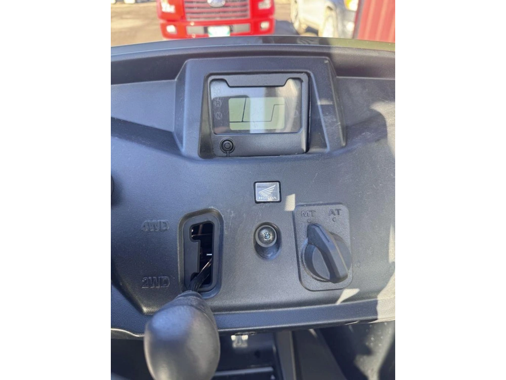 2026 Honda Pioneer 520 alt