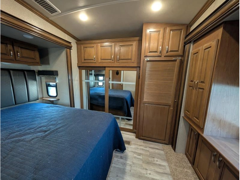 Forest River Cedar Creek 38fl 2019 alt