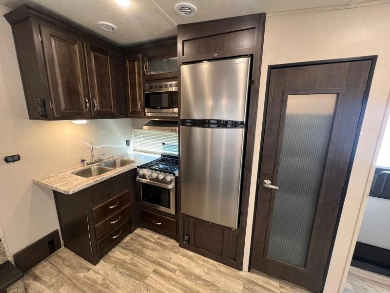 Shasta Phoenix 25mk 2019 alt