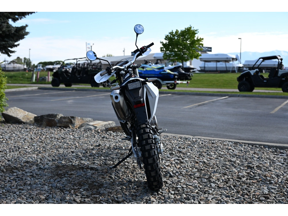 2027 Husqvarna 701 Enduro alt