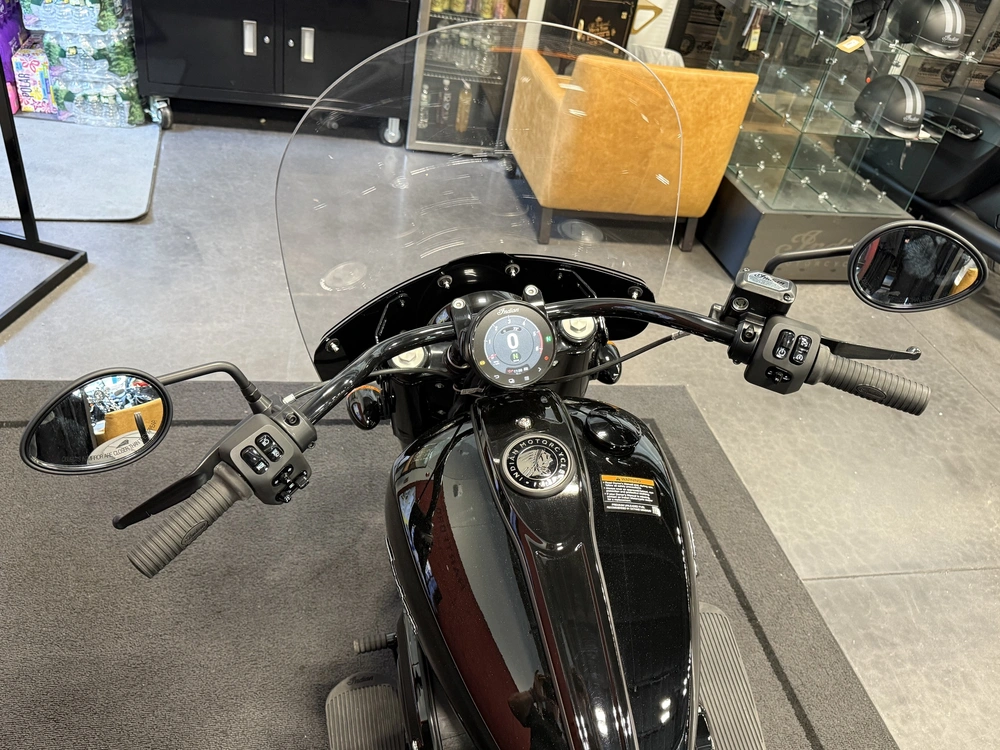 2025 Indian Motorcycle Super Chief Dark Horse, Black Metallic, 49s alt