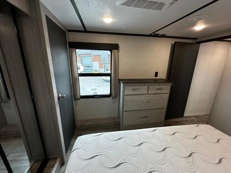 Keystone Rv Montana 373rd 2021 alt
