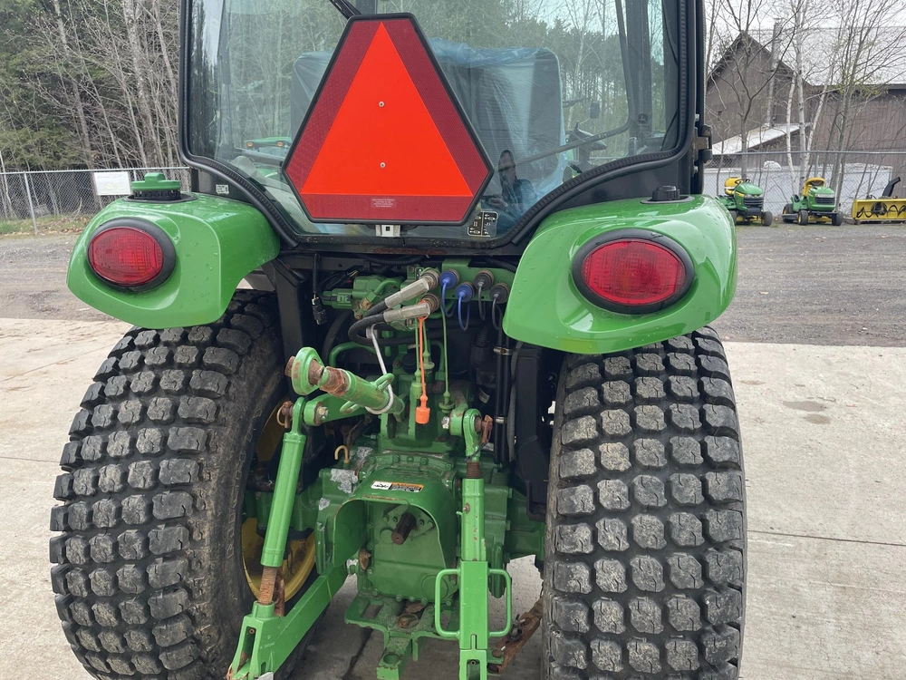 2022 John Deere 3039r alt