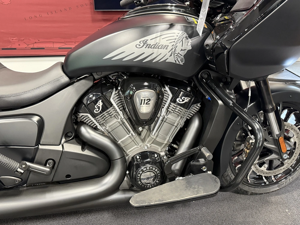 2026 Indian Motorcycle Challenger 112 Dark Horse® With Powerband Audio alt
