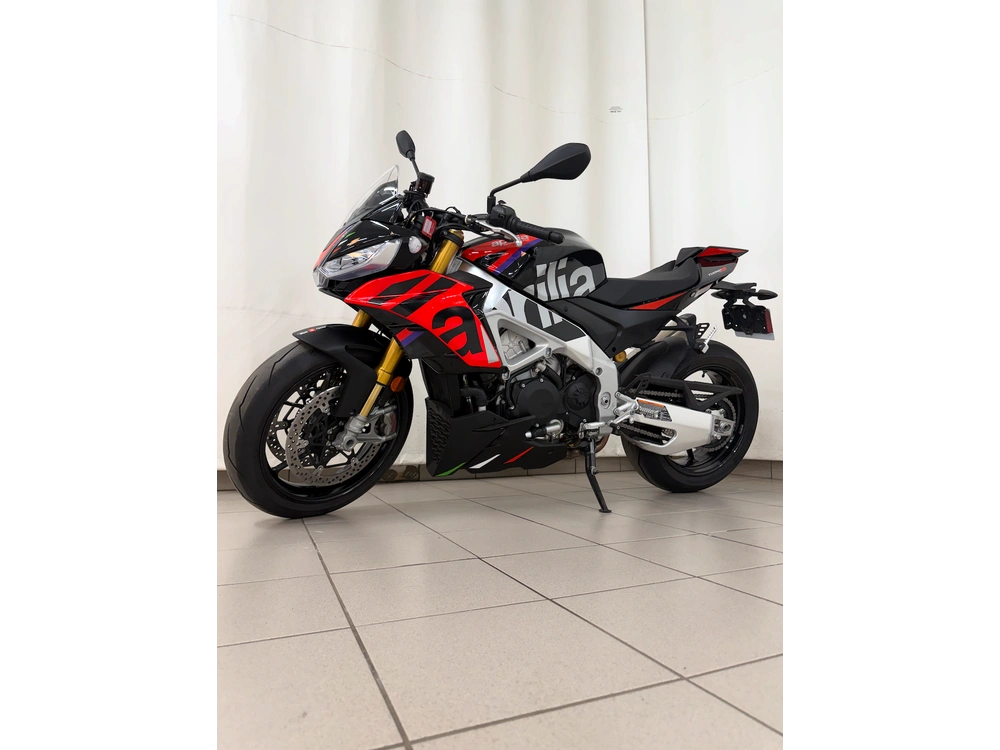 Aprilia Tuono V4 Factory 2024 alt