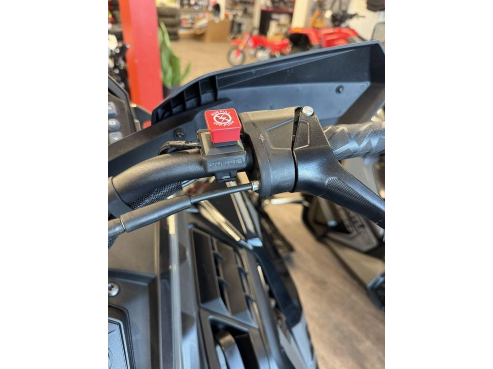 2025 Polaris 850 Indy Xcr 136 Shadow Gray / Gloss Black alt