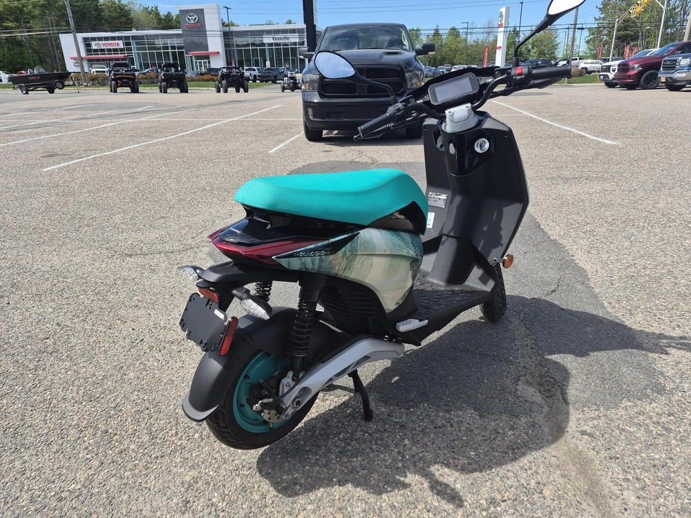 2022 Piaggio Piaggio 1 Active Feng Chen Wang My22 alt
