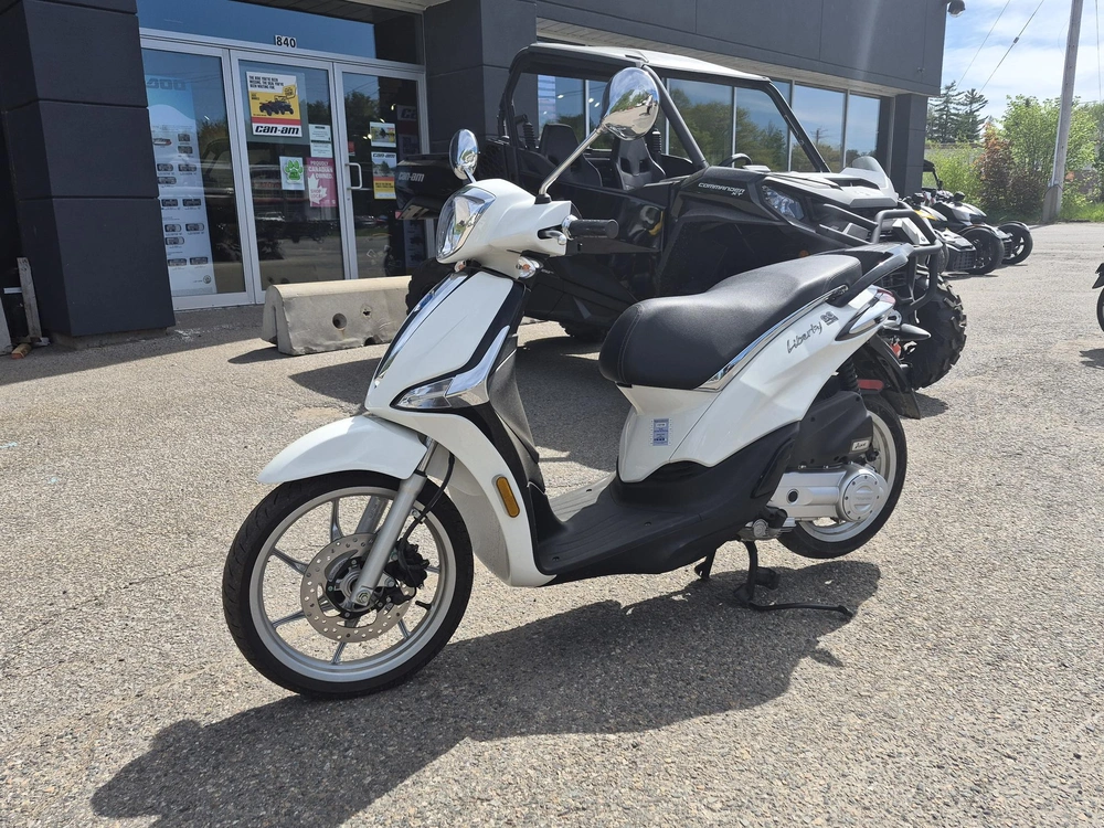 2022 Piaggio Piaggio 1 Active My22 Artic Mix Whiteaur alt