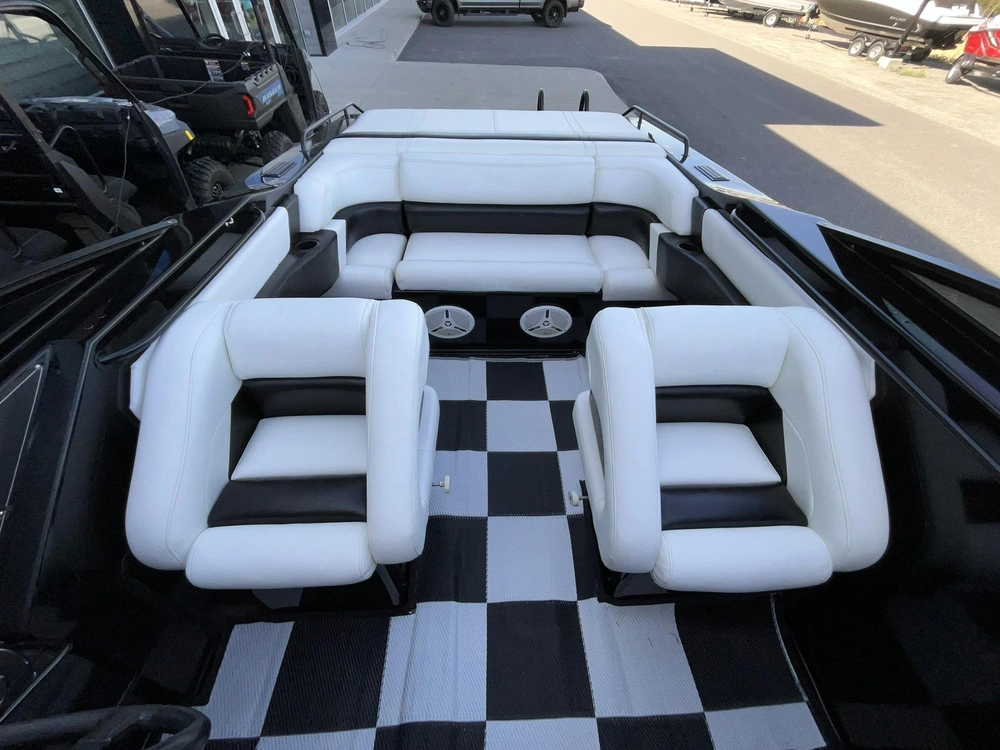 1990 Baja Boats Outlaw 27 alt