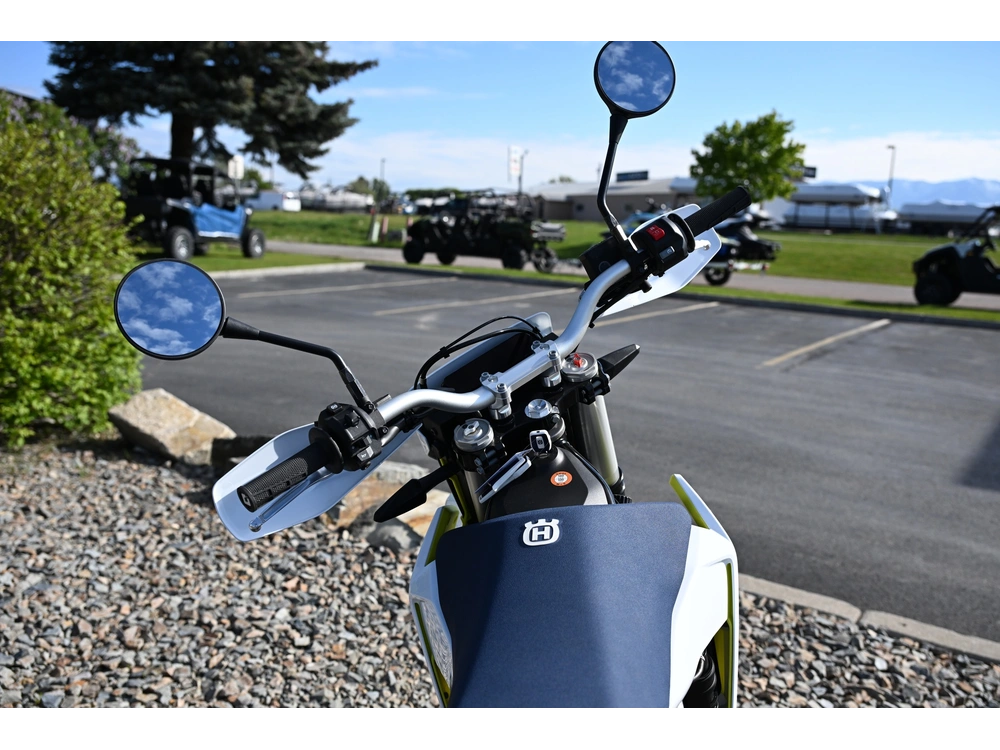 2027 Husqvarna 701 Enduro alt