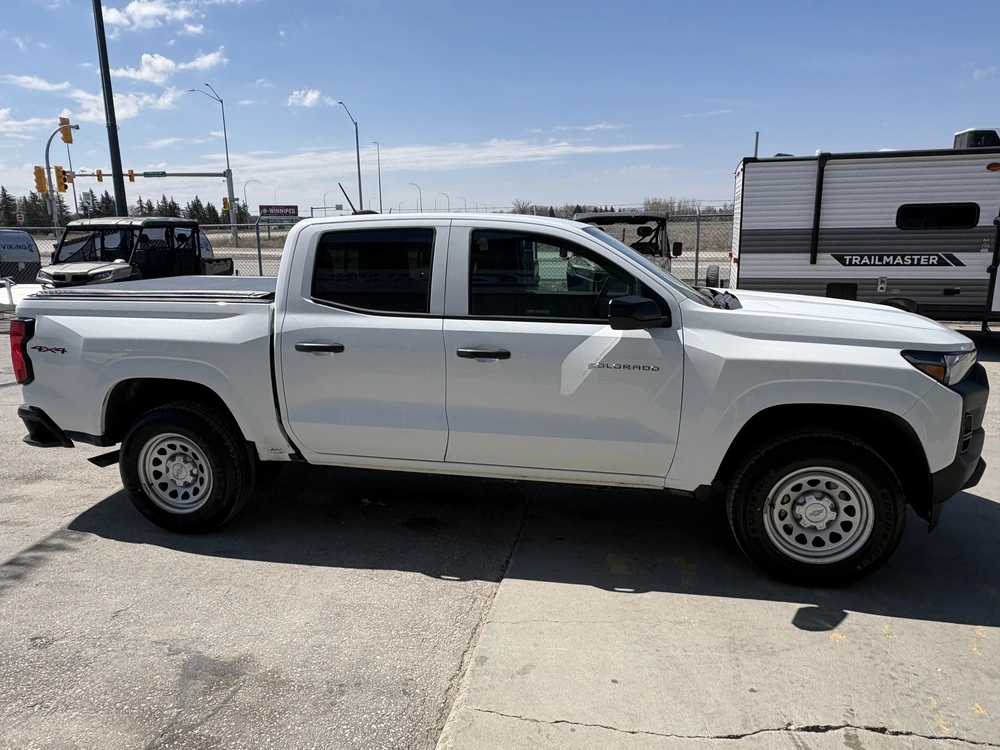 2023 Chevrolet Colorado alt