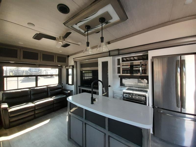 2021 Keystone RV Montana thumbnail 11