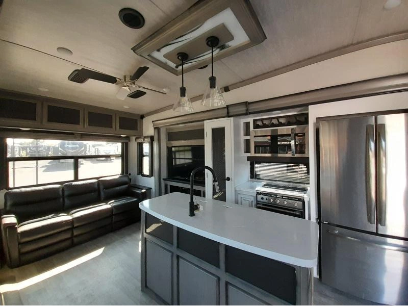 Keystone Rv Montana 3855br 2021 alt