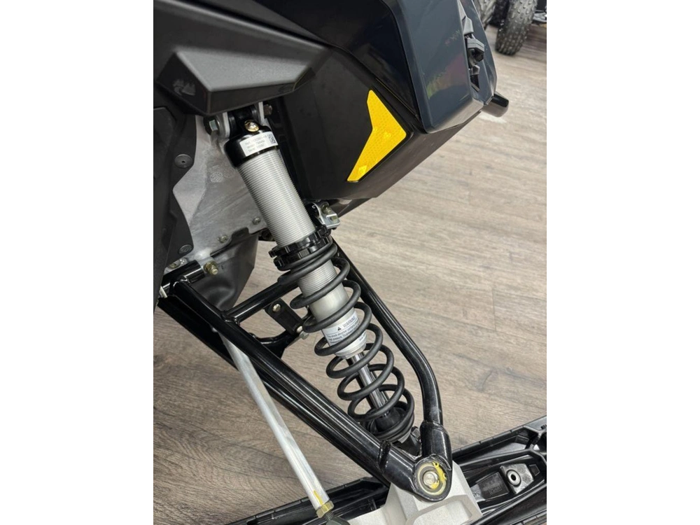 2026 Polaris Prostar S4 Indy Xc 137 Gloss Black / Blue Dusk alt