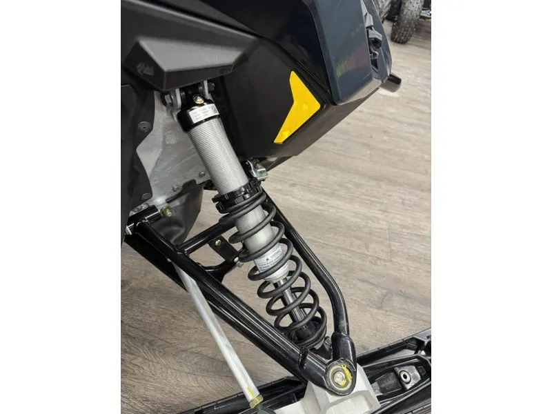 Polaris ProStar S4 INDY SP 137 Gloss Black 2026