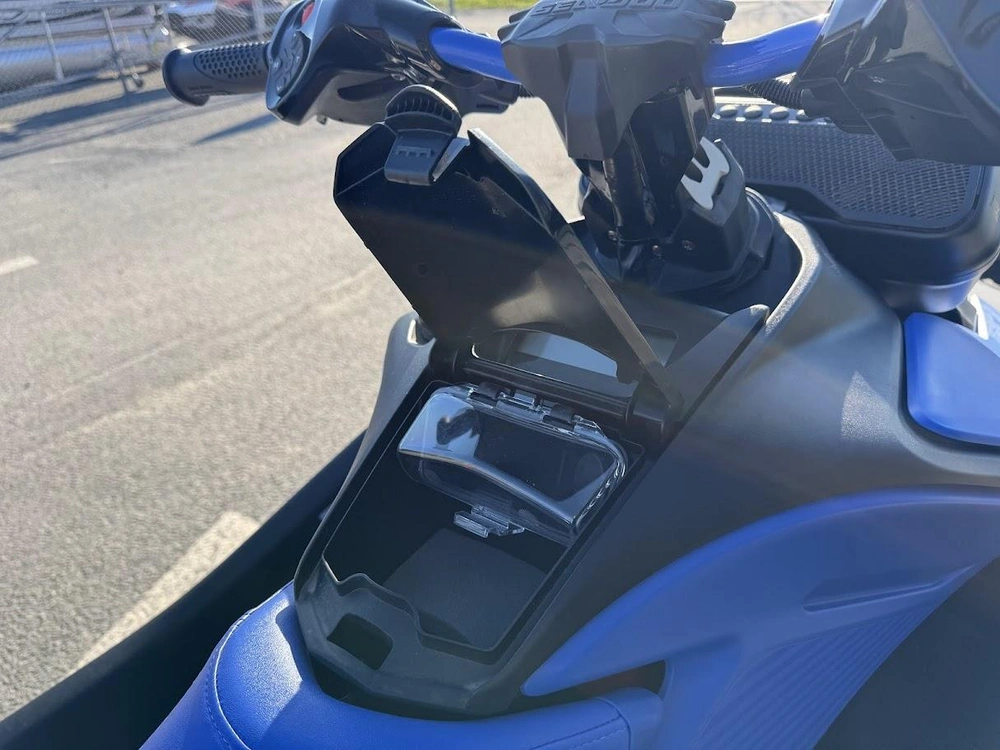 Sea-doo Spark Trixx 3up Audio 2025 alt