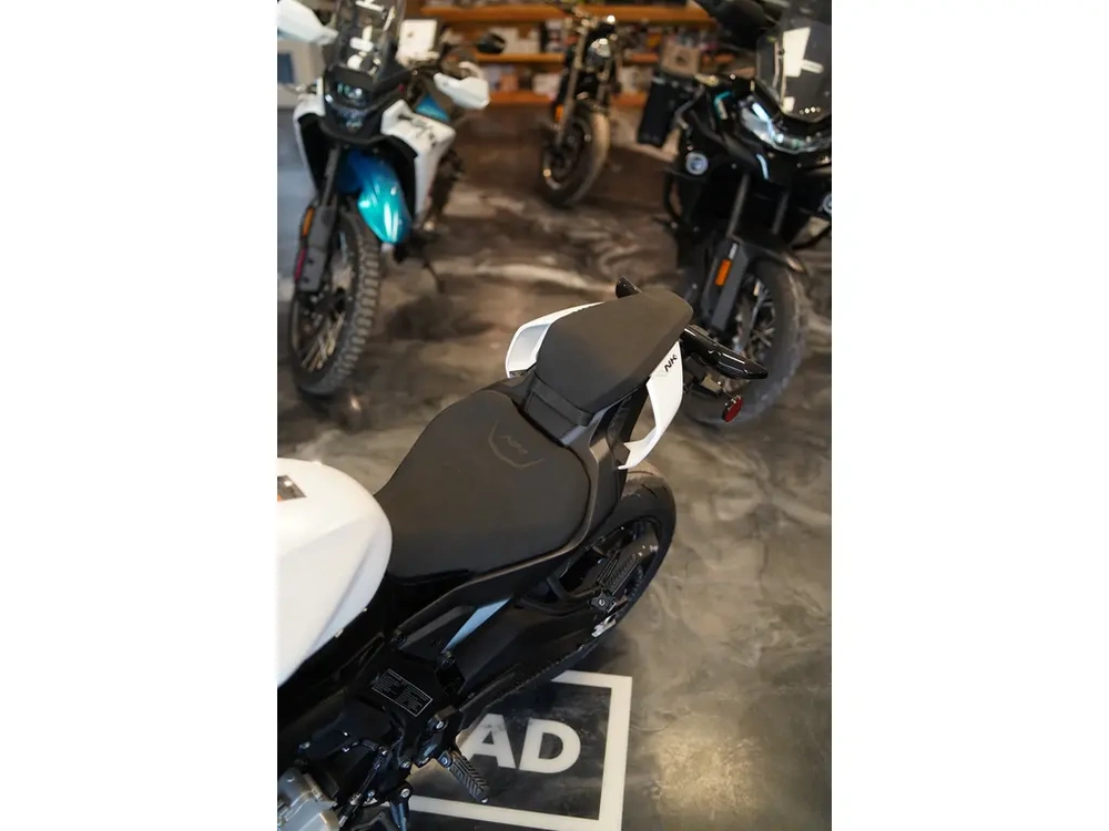 Cfmoto 675 Nk Blanc 2026 alt