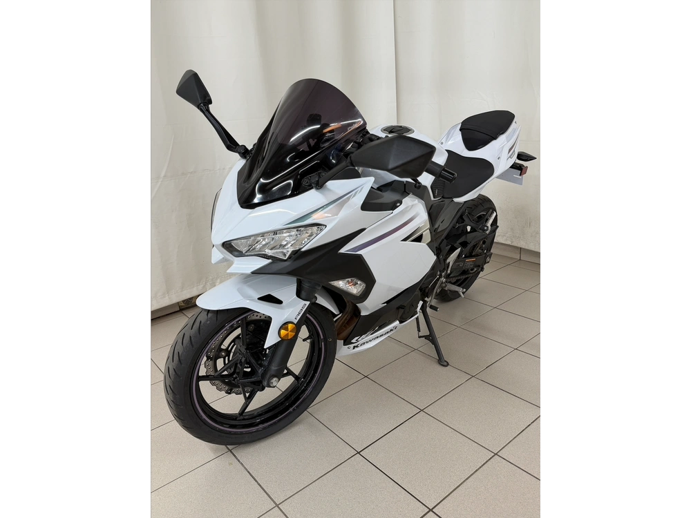 2023 Kawasaki Ninja 400 alt