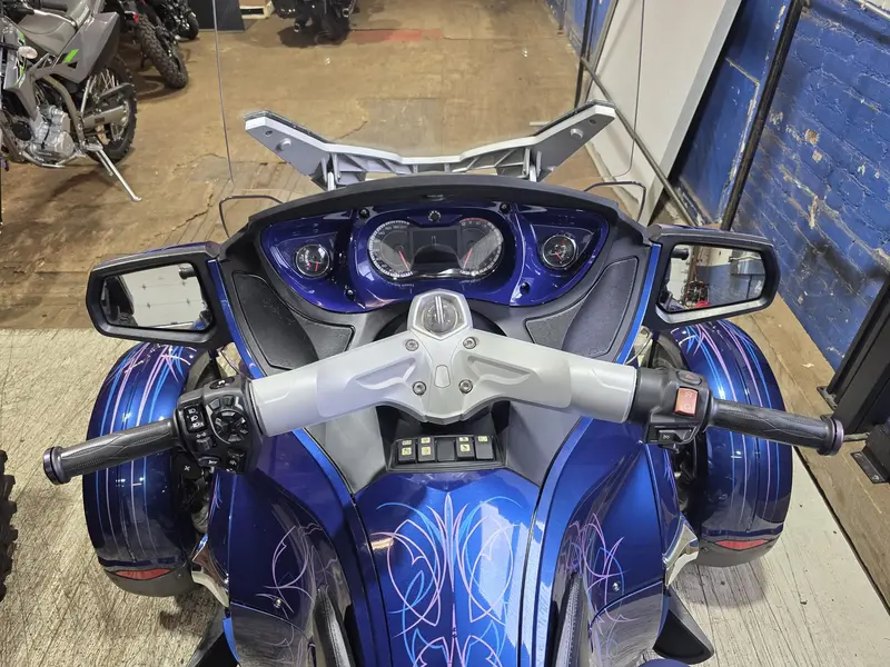 2011 Can-Am Roadster RT S thumbnail 9