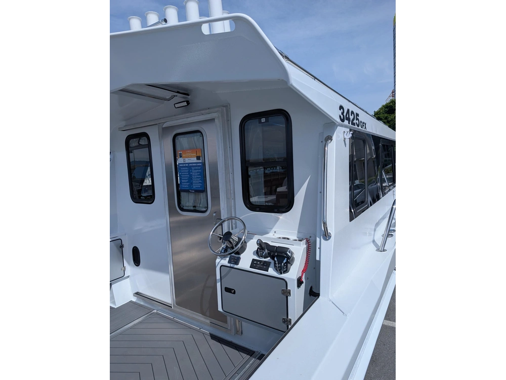 2026 Kingfisher 3425 Gfx alt
