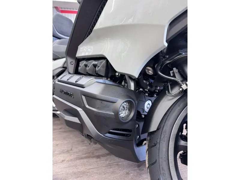 2026 Honda Gold Wing Tour thumbnail 5