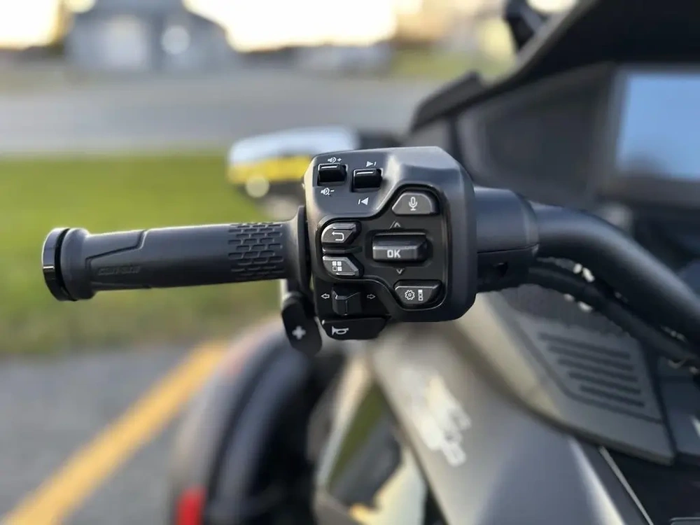 Can-am Rt Limited 2024 alt