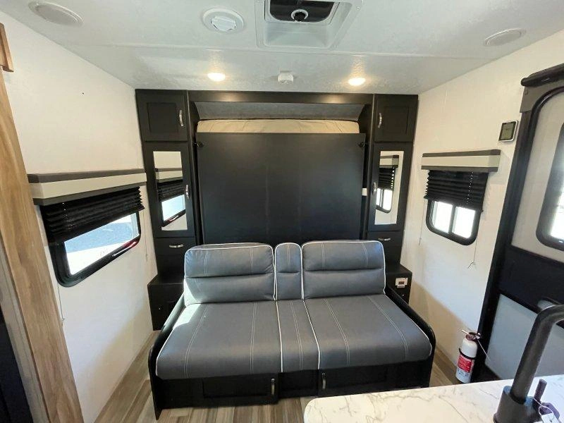Coachmen Freedom Express 238bhs 2022 alt